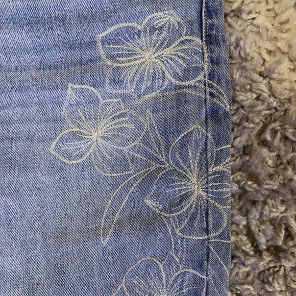 Lucky Brand Sienna Slim Boyfriend Jeans - Picture 2 of 6